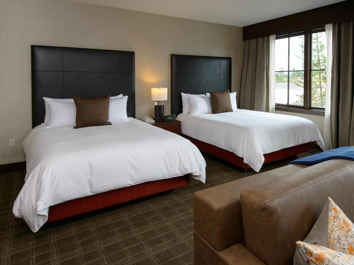Tetherow Hotel Deschutes River Woods Room photo