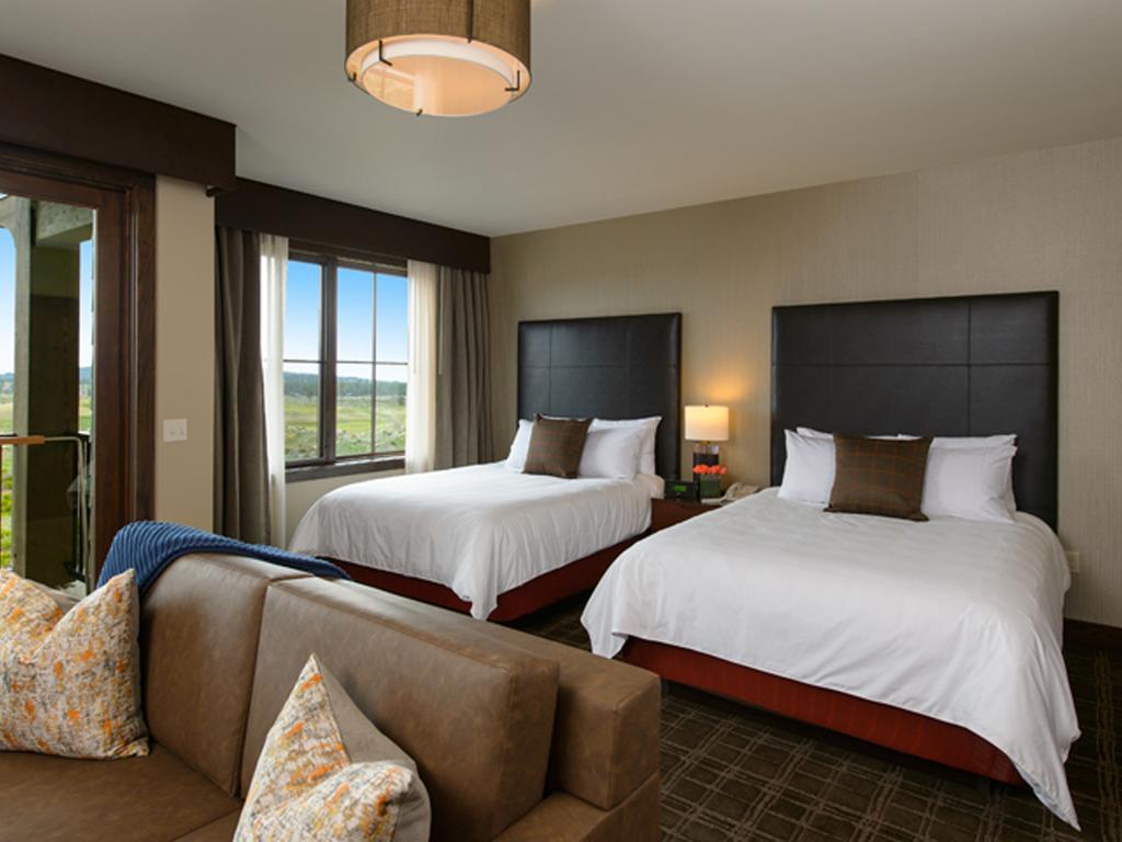 Tetherow Hotel Deschutes River Woods Room photo
